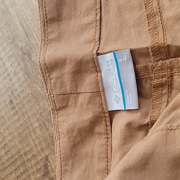 💥COLUMBIA sz 6 khaki shorts 4" inseam - Picture 3 of 5
